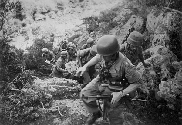 German paratroopers on patrol in Tunisia, 1942
