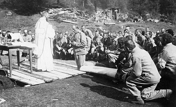 Camp church service of Tirolese soldiers, 1915