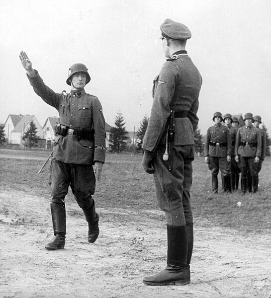 SS-Leibstandarte Adolf Hitler auf dem Kasernenhof 1938