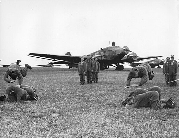 Training at the Parachute School at Stendal, 1938
