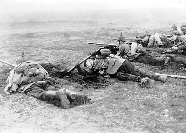 German soldiers dig themselves in, 1915