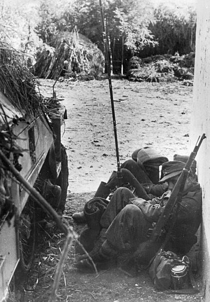 German soldiers during defensive combat in Hungary, 1944