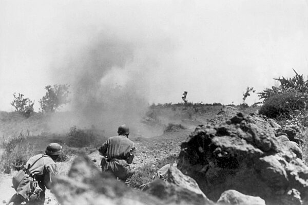 German paratroopers during fighting on Crete, 1941