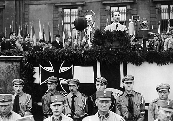 Joseph Goebbels spricht zur Deutschen Jugend am 1. Mai, 1933