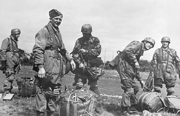German paratroopers on the Eastern front, 1943