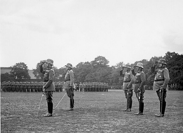 Parade formation for Hindenburg's birthday, 1932