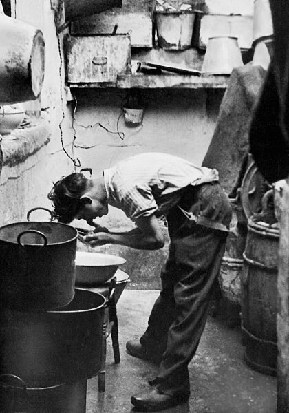 Szene in einem Londoner Elendsviertel, 1935