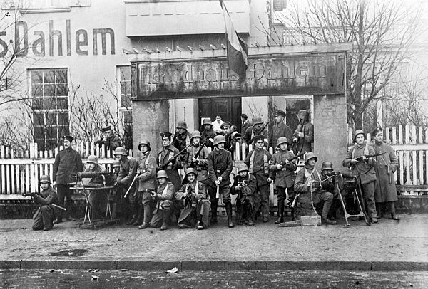 Soldiers of the voluntary corps in Berlin Dahlem, 1919