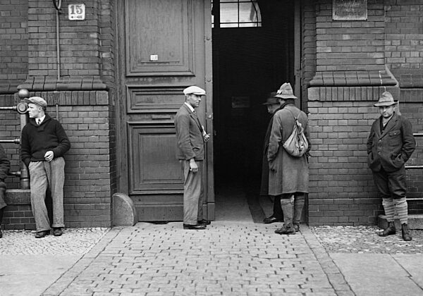 Men in front of a residence hall during the Great Depression, 1932