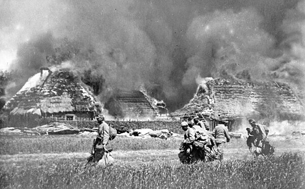 Burning village in Poland, 1915
