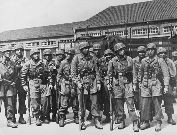 German paratroopers in Belgium, 1940