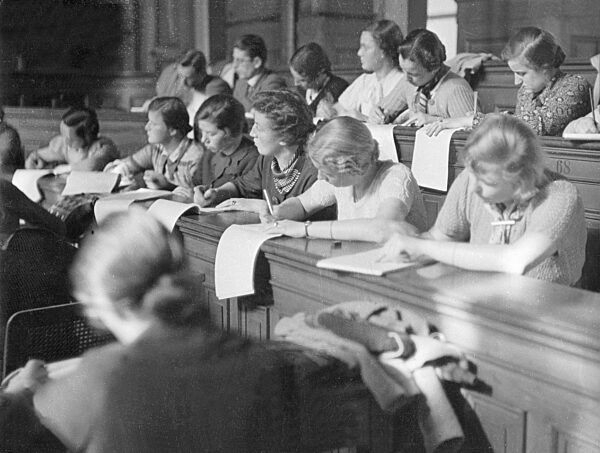 Female students at the University of Heidelberg, 1936