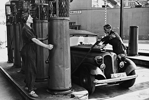 Tankstelle in Berlin, 1939