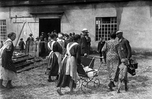 Refugees form the eastern German areas after the referendum, 1920