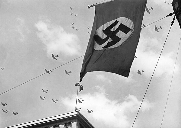 Practicing of the Luftwaffe for the birthday celebration of Adolf Hitler, 1939