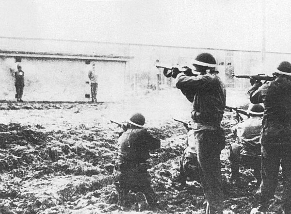 Erschießung von SS-Soldaten während der Ardennen-Offensive, 1944
