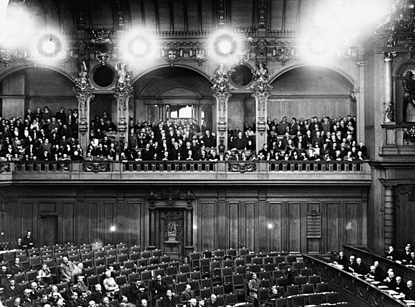 empty benches of the right wing and the spectators' balcony in the Reichstag, 1930
