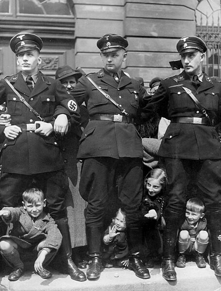 SS-Angehörige am 1. Mai 1936