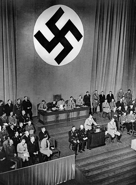 Adolf Hitler gibt die Nürnberger Rassengesetze bekannt, 1935