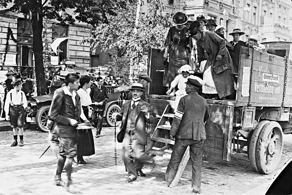 Germans on the way to the referendum in Marienwerder, 1920
