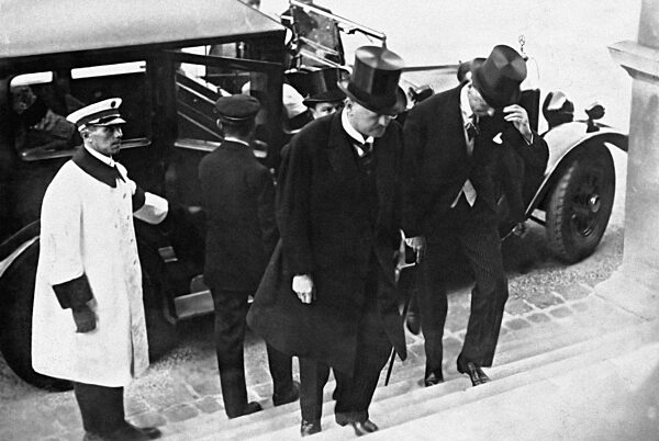 Gustav Stresemann on the way to the signing of the Briand-Kellogg Treaty, 1928