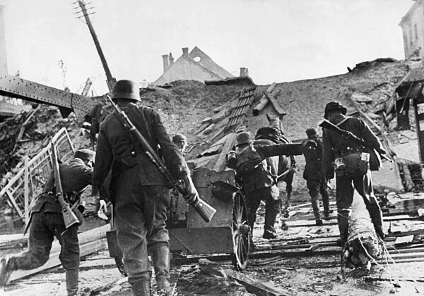 Setting up of infantry guns in Soviet Latvia in 1944