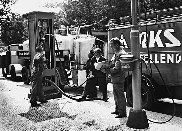 Tankstelle in Berlin-Wannsee, 1934