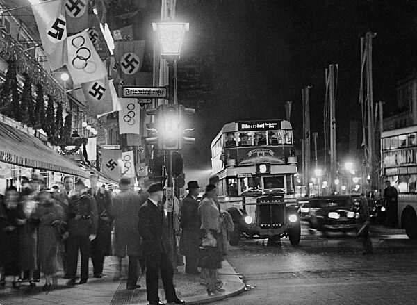 Nachtaufnahme von Berlin während der Olympiade von 1936