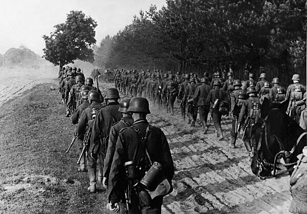 German infantry on the march to the Eastern Front, 1941