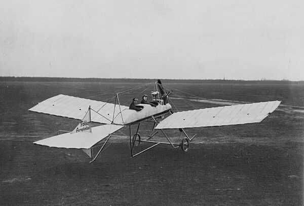 Anthony Fokker am Steuer eines Fokker-Eindeckers, 1912