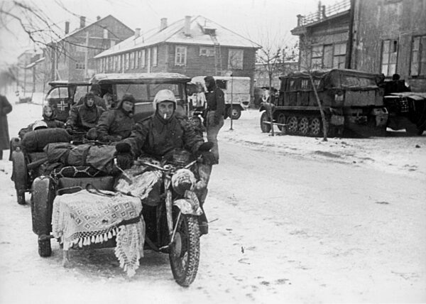 German soldiers in a Russian town, 1941