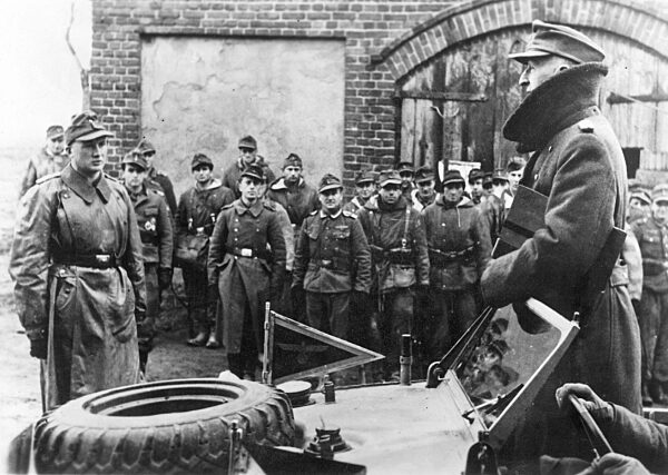 General Hans Gollnik with soldiers in Memel, 1945