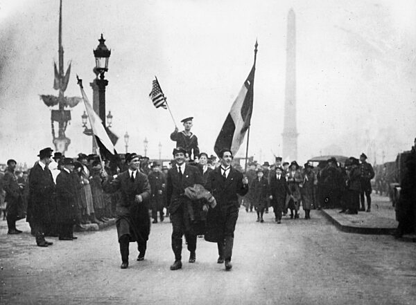 Feier des Kriegsendes in Paris, 1918