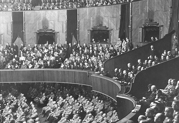 Publikum während der Reichstagssitzung am 21. Mai 1935