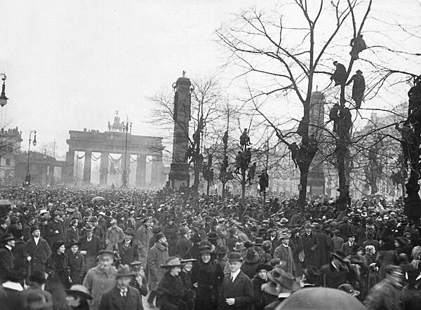Heimkehrende Frontsoldaten in Berlin, 1918