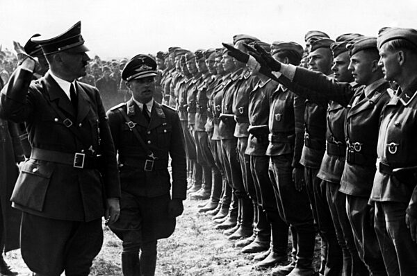 Adolf Hitler with soldiers of the air force, 1940