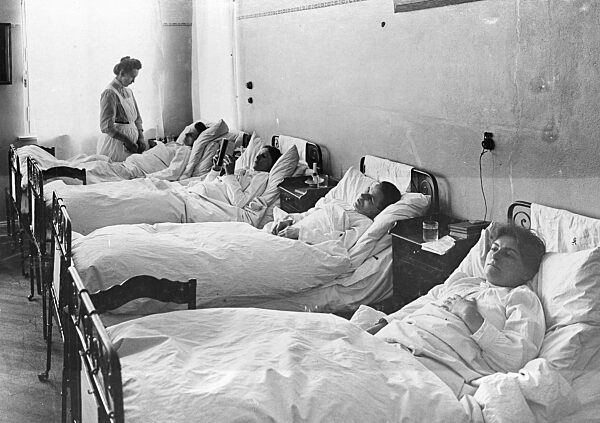Patients in an private clinic in Berlin, 1910