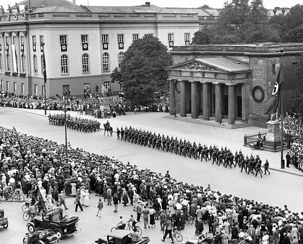 Olympic Games in Berlin: Marching of the Wehrmacht Unter den Linden, 1936 