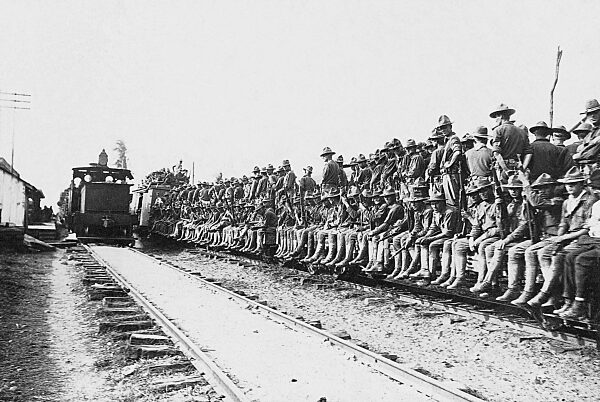 Amerikanische Truppen kehren in ihr Lager zurück, 1914