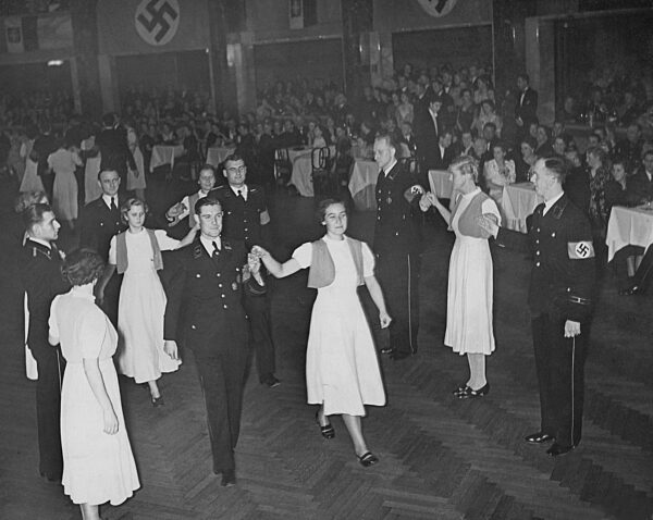 Tanzabend der SS, 1938