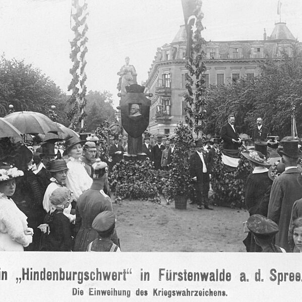 Inauguration of a war monument, 1916