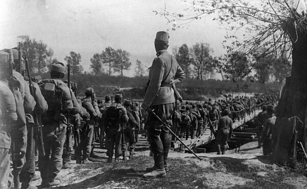 Troops cross the Wisloka, 1915