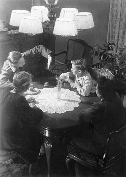 Fronturlauber berichtet von seinen Kriegserlebnissen, 1941