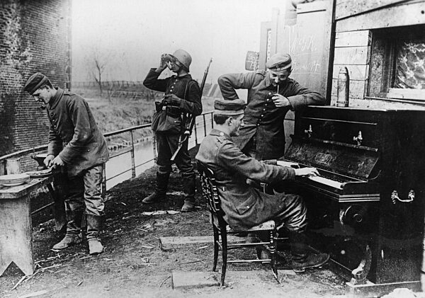 German soldiers during the Allied offensives on the Western Front, 1917