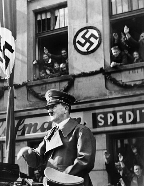 Adolf Hitler in St. Poelten, 1938