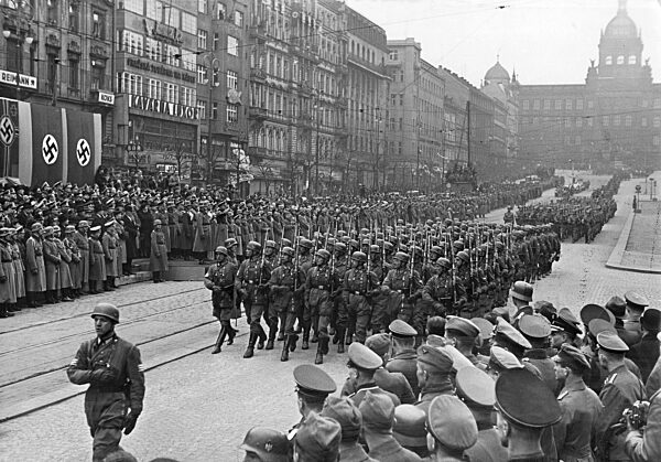 Parade of German paratroopers in Prague, 1939