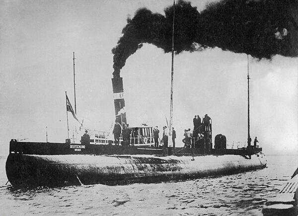 Deutsches Handels-U-Boot "Deutschland" im Hafen von Baltimore, 1916