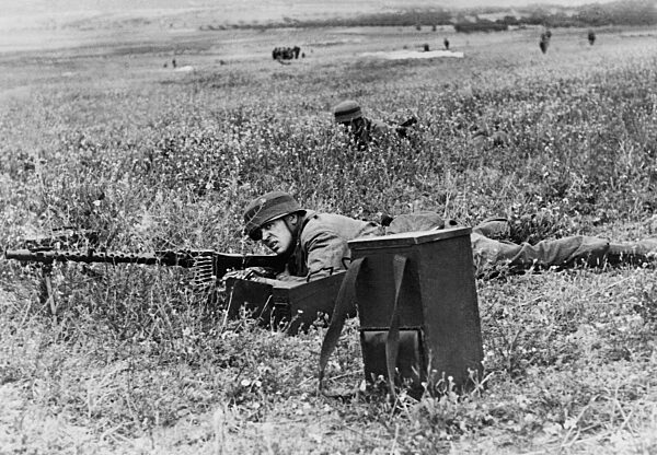 German paratroopers after jumping, 1941