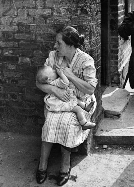 Eine Mutter im Eastend in London