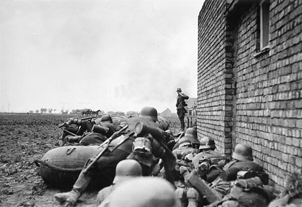 German engineers before an attack in France, 1940